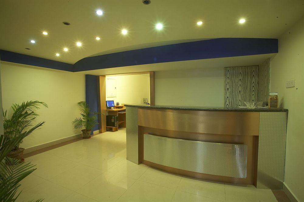 Hotel Crescent Inn Ченнаї Екстер'єр фото