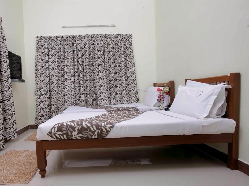 Hotel Crescent Inn Ченнаї Екстер'єр фото