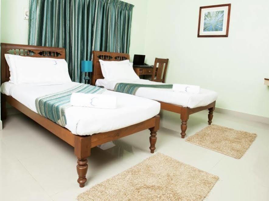 Hotel Crescent Inn Ченнаї Екстер'єр фото