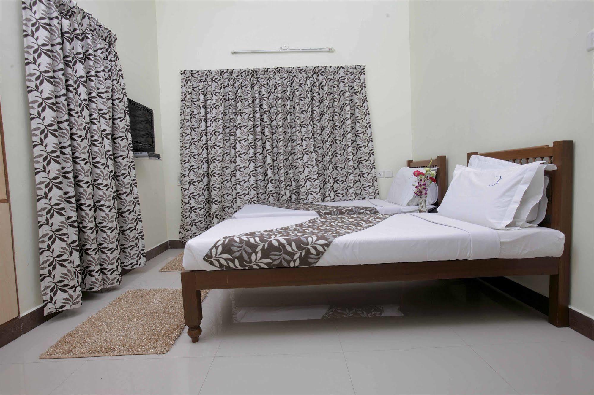 Hotel Crescent Inn Ченнаї Екстер'єр фото