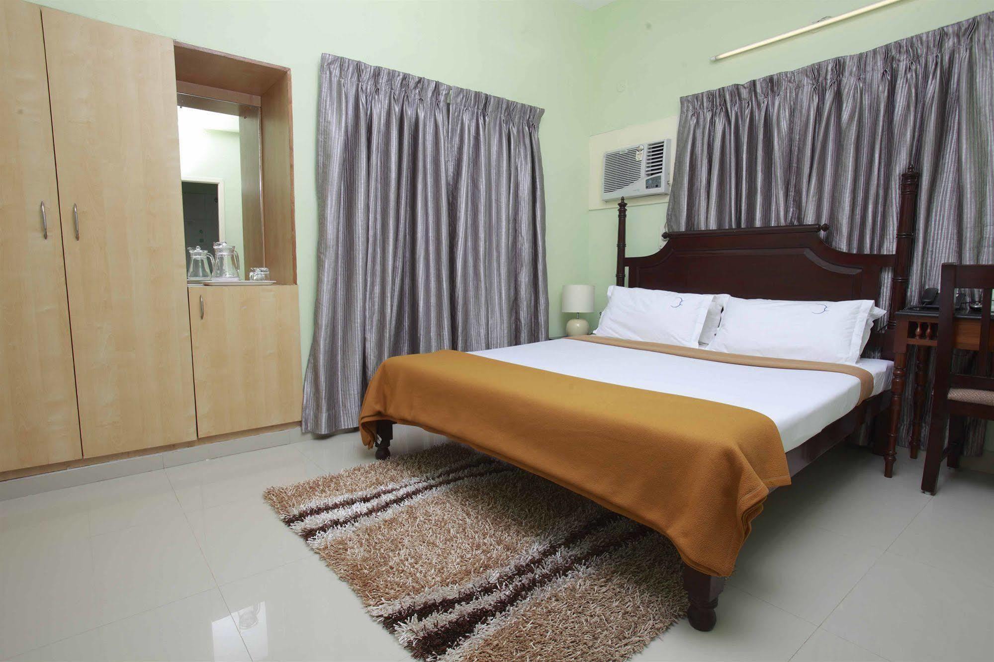 Hotel Crescent Inn Ченнаї Екстер'єр фото